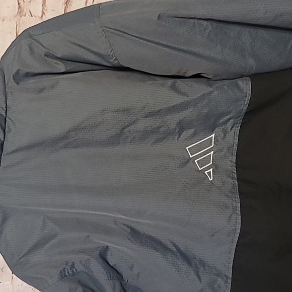 Nice Men's puffer adidas coat large - Picture 8 of 9